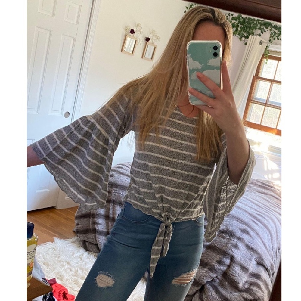Flowy Grey and White FrontTie Shirt w/ Big Sleeves